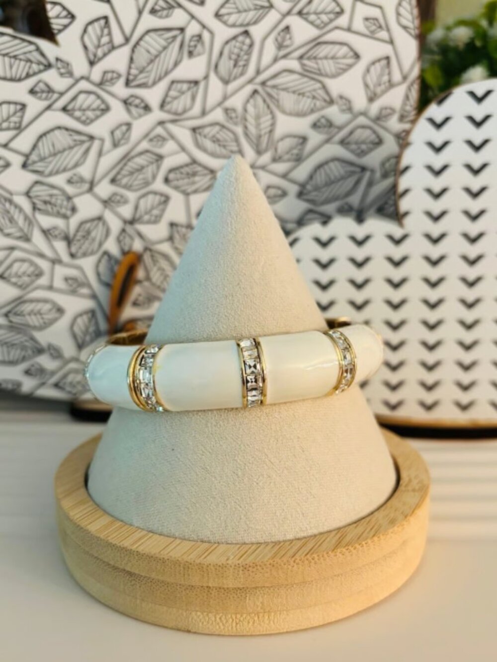 Park Lane White Bombshell Bracelet